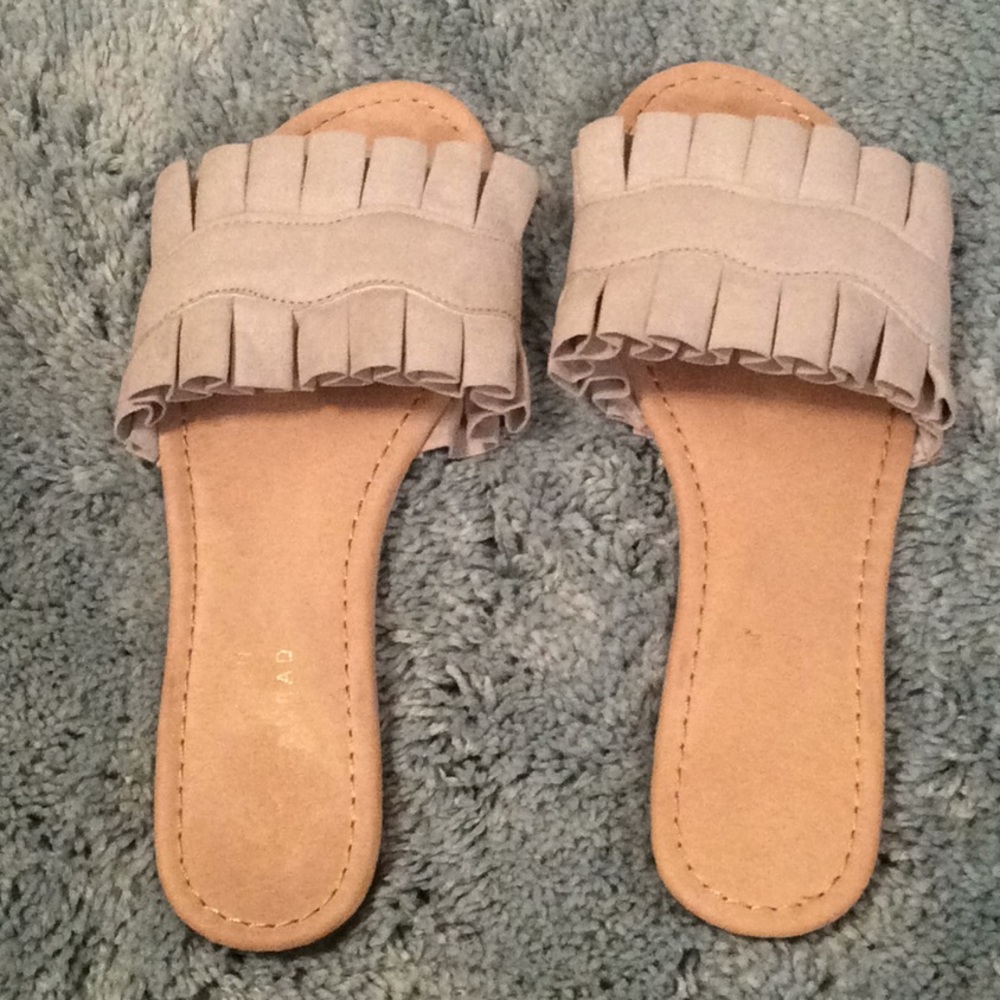 LC Lauren Conrad grey gray sandal shoes